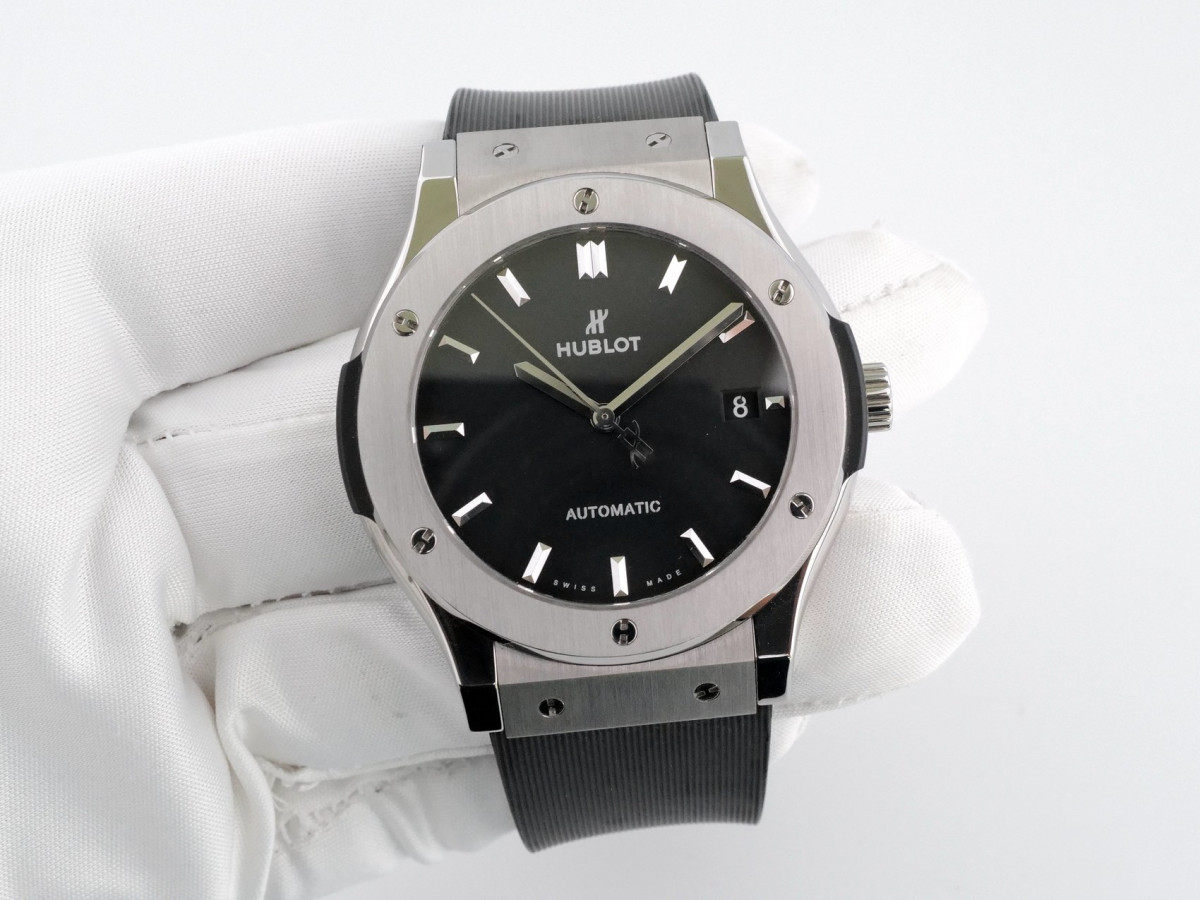Швейцарские часы Hublot Classic Fusion Titanium