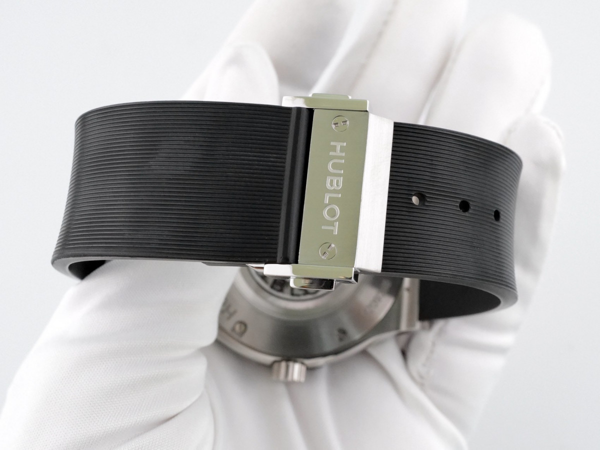 Швейцарские часы Hublot Classic Fusion Titanium