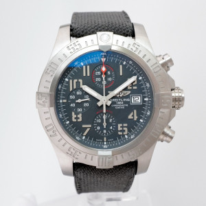 Швейцарские часы Breitling Avenger Bandit Titanium Chronograph 45
