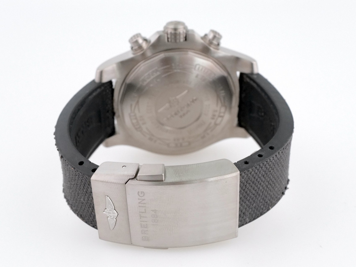 Швейцарские часы Breitling Avenger Bandit Titanium Chronograph 45