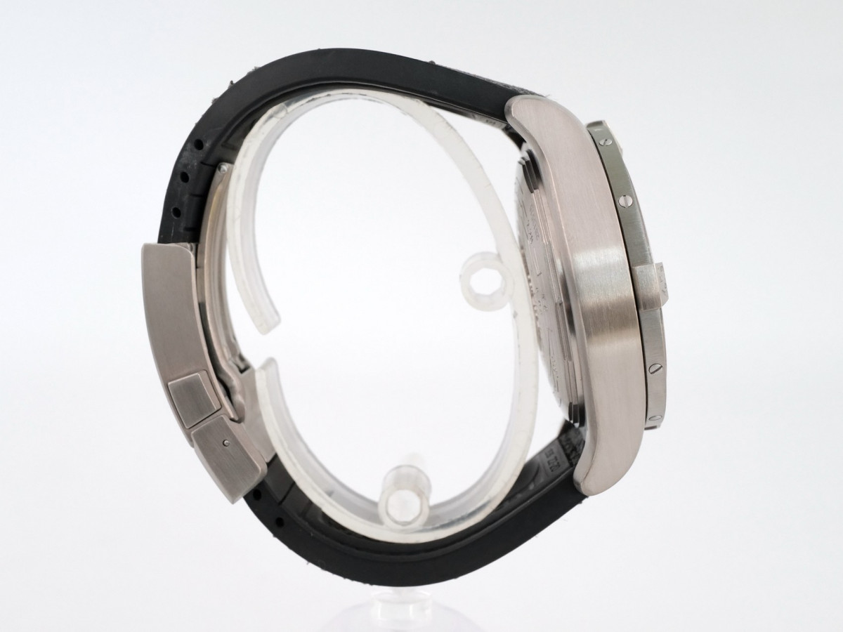 Швейцарские часы Breitling Avenger Bandit Titanium Chronograph 45