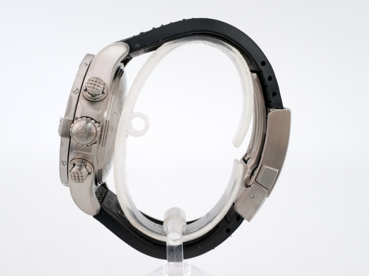 Швейцарские часы Breitling Avenger Bandit Titanium Chronograph 45