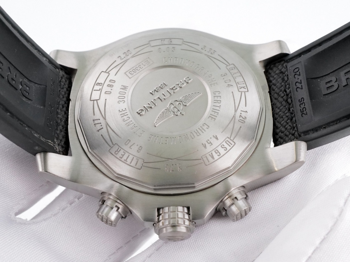 Швейцарские часы Breitling Avenger Bandit Titanium Chronograph 45