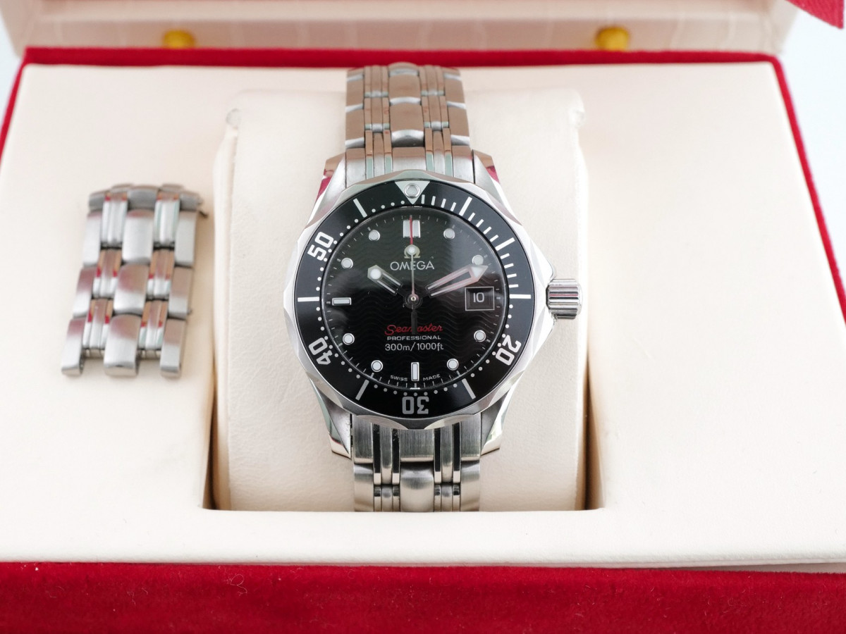 Швейцарские часы Omega Seamaster 300M Ladies Quartz 28