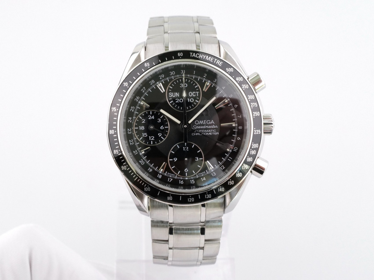 Швейцарские часы Omega Speedmaster Day Date Triple Calendar Chronograph