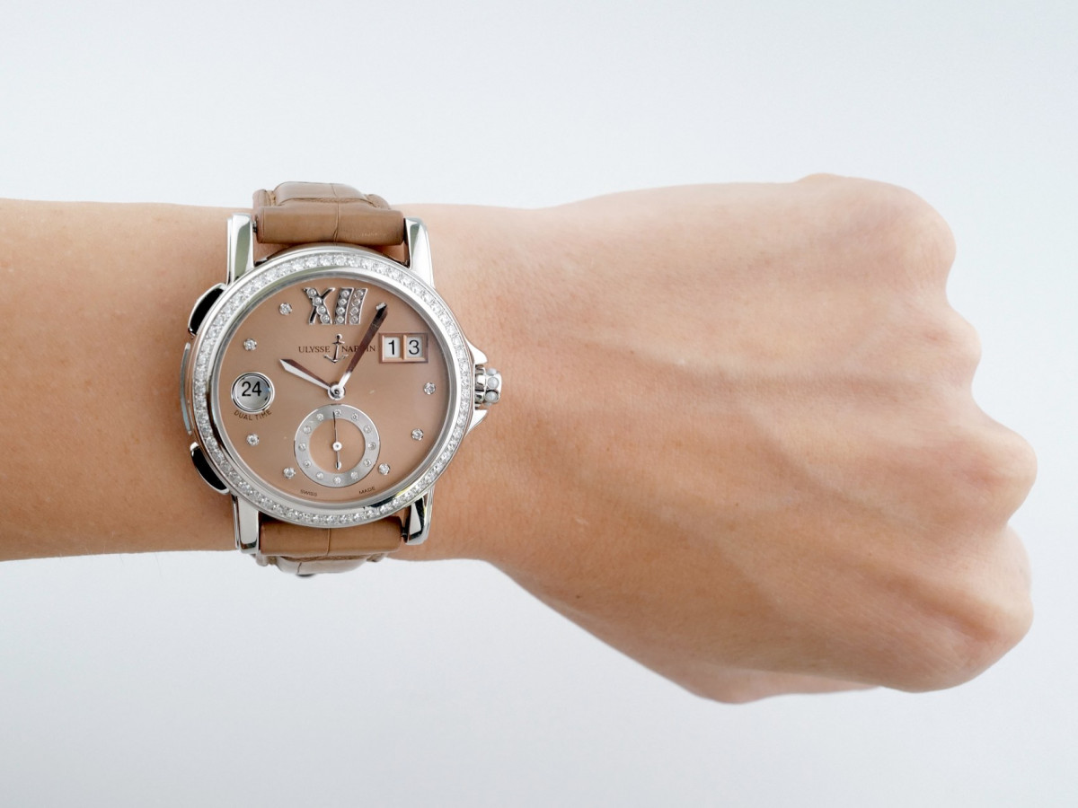 Швейцарские часы Ulysse Nardin Lady Dual Time Big Date Diamond Bezel Brown Dial