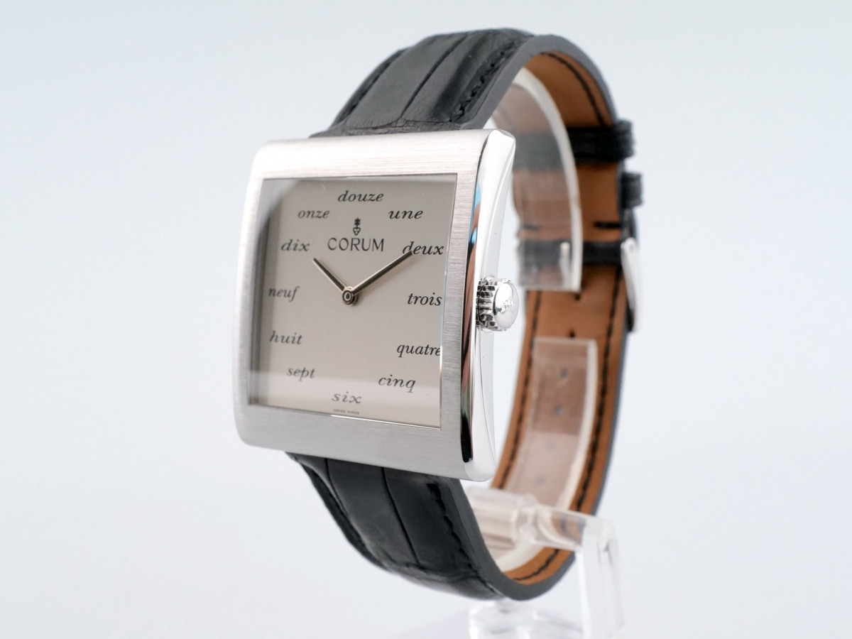 Швейцарський годинник Corum Buckingham