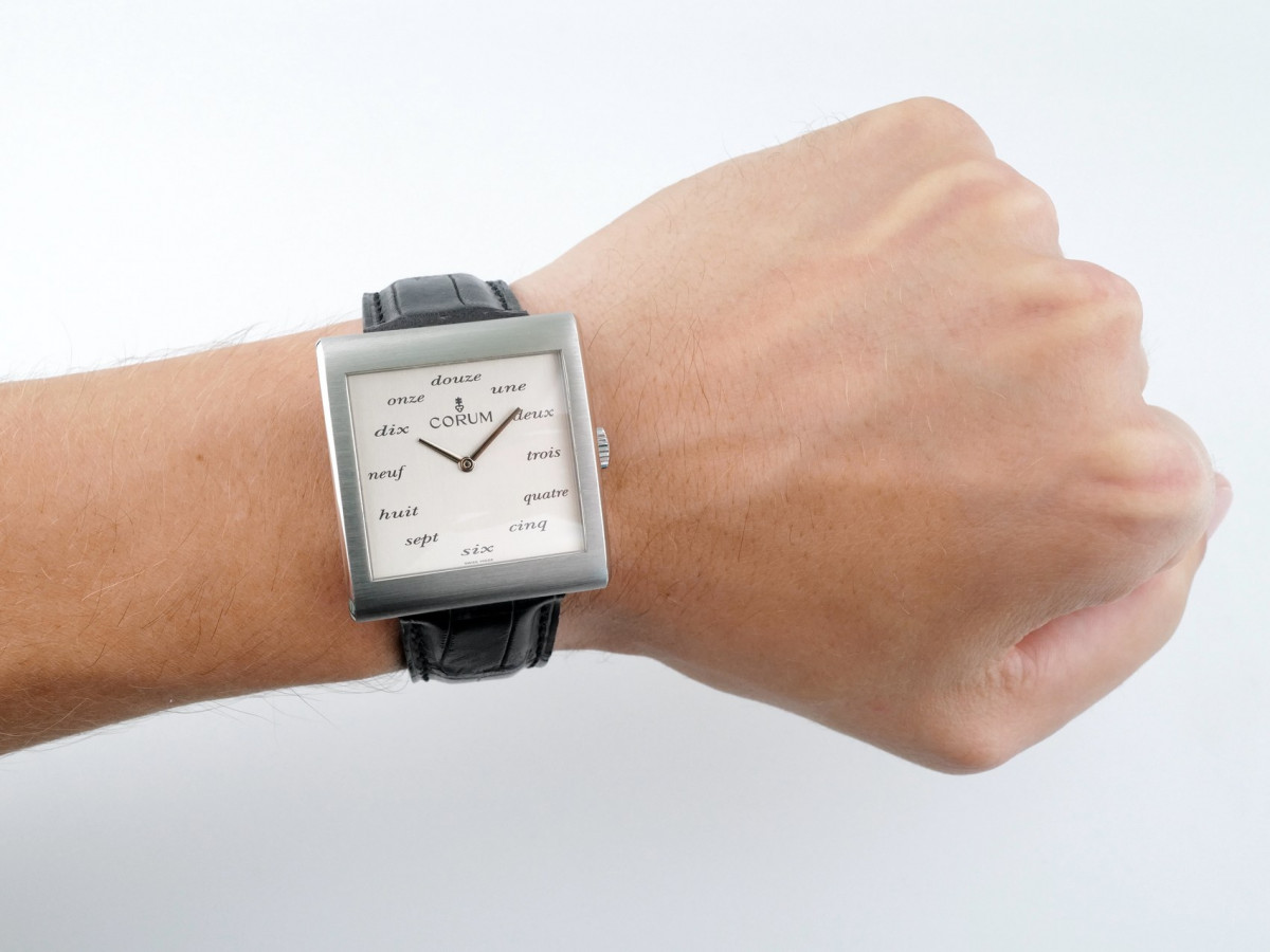 Швейцарський годинник Corum Buckingham