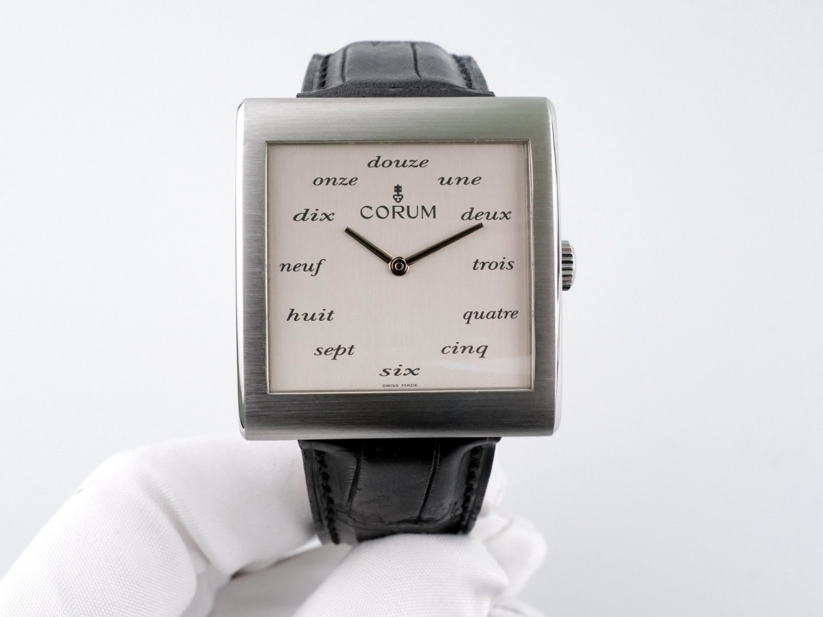 Швейцарський годинник Corum Buckingham