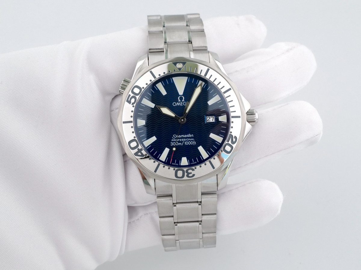 Швейцарские часы Omega Seamaster Quartz Chronometer Electric Blue