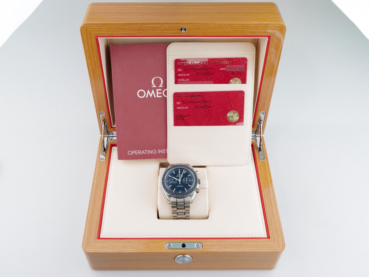 Швейцарские часы Omega Speedmaster Moonwatch Co-Axial Blue Dial Titanium