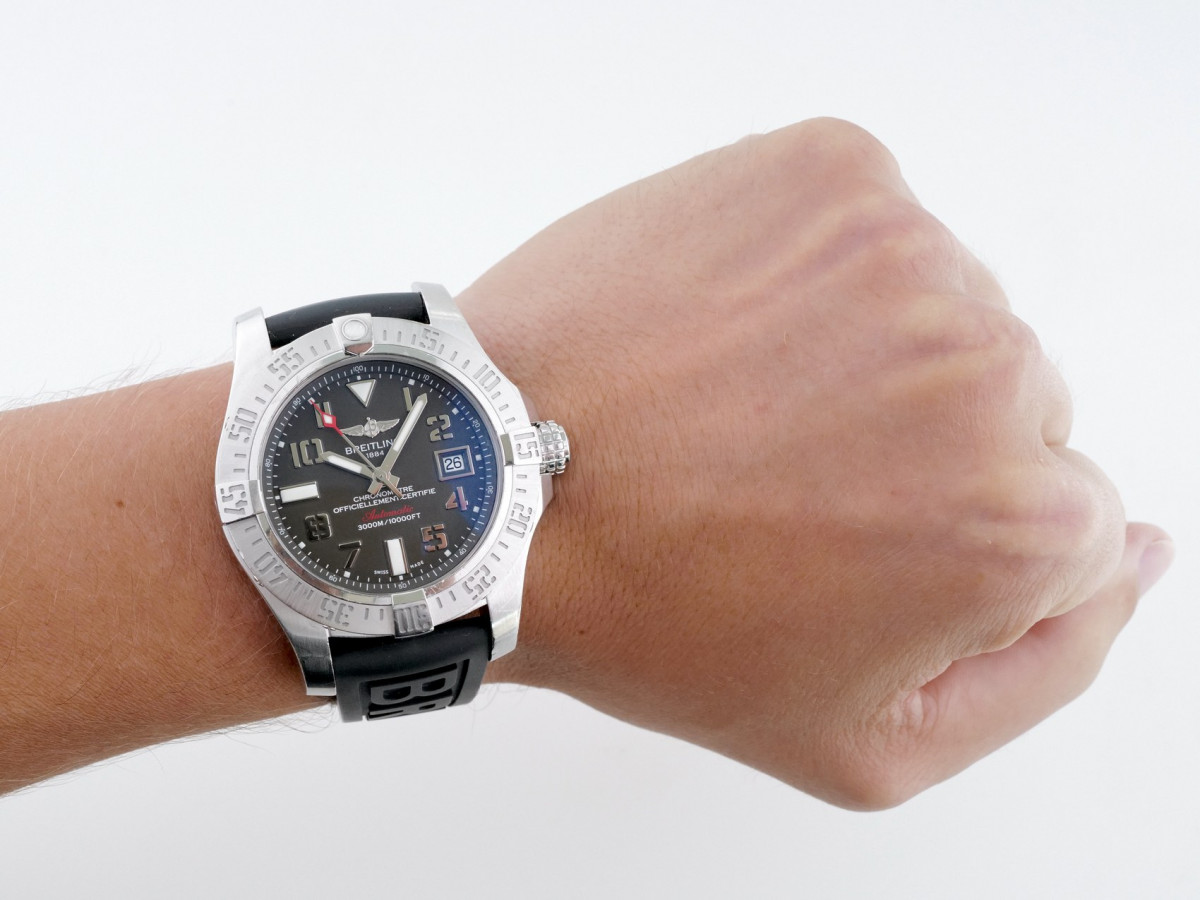 Швейцарские часы Breitling Avenger II Seawolf