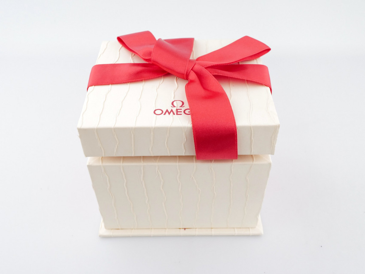 Швейцарские часы Omega Constellation Quadrella Quartz