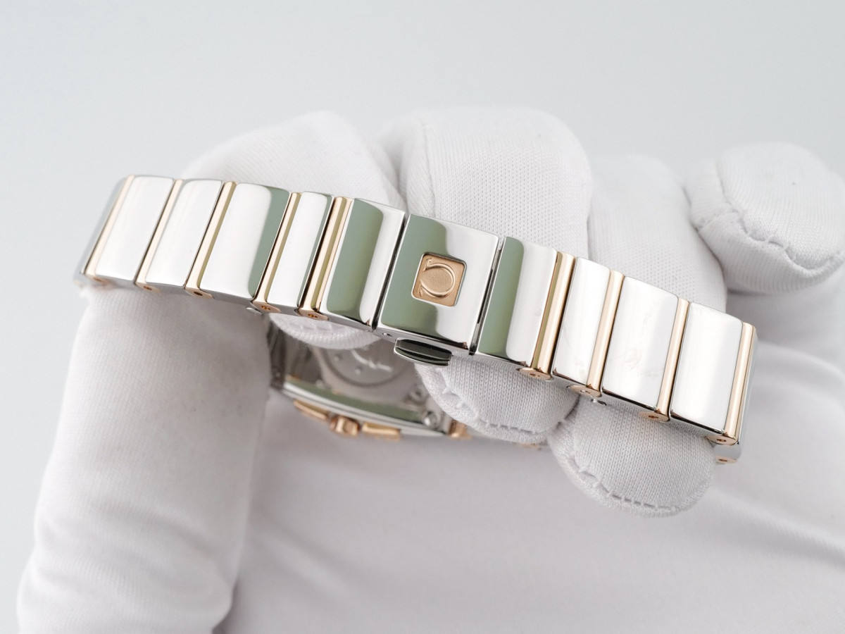 Швейцарские часы Omega Constellation Quadrella Quartz