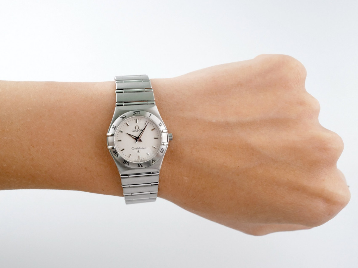 Швейцарские часы Omega Constellation Quartz