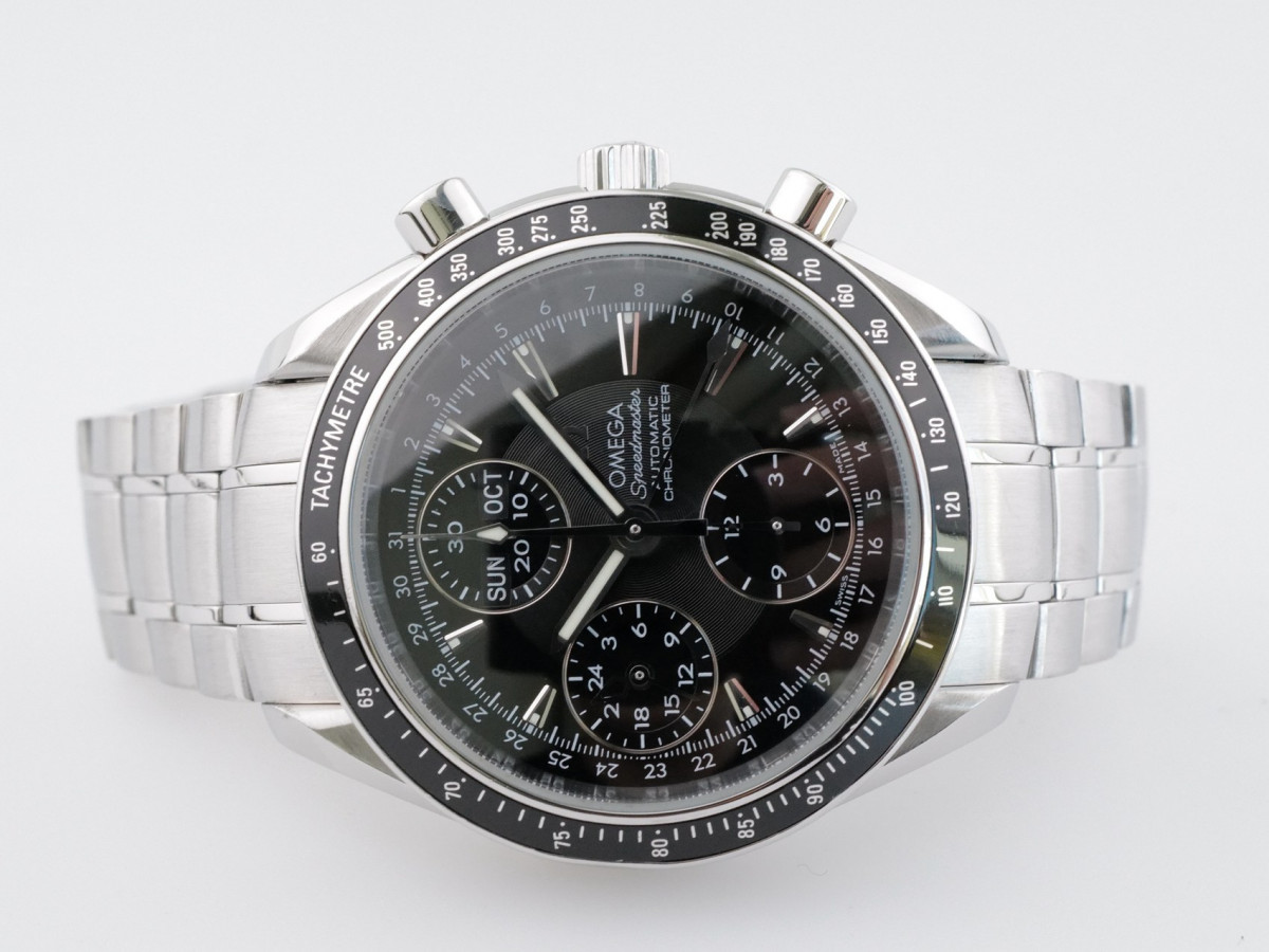 Швейцарские часы Omega Speedmaster Day Date Triple Calendar Chronograph