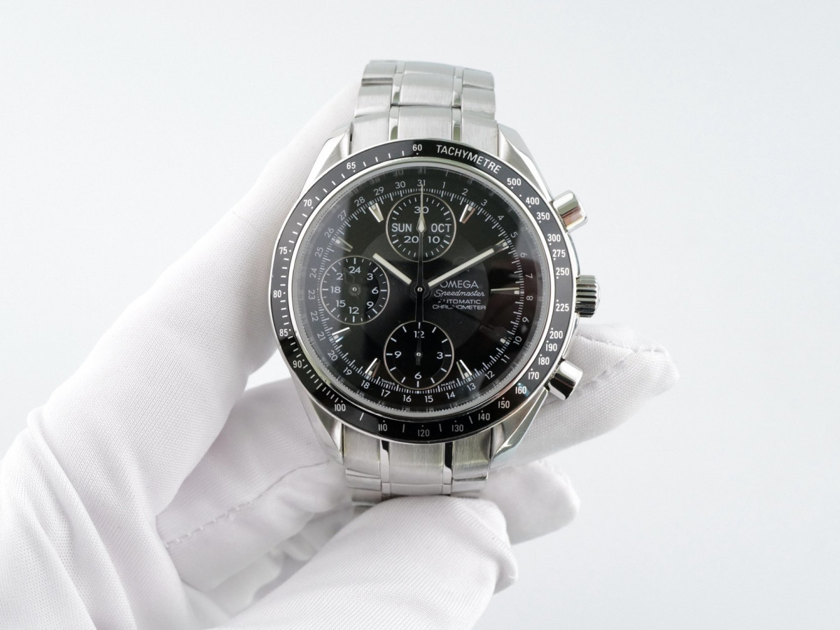 Швейцарские часы Omega Speedmaster Day Date Triple Calendar Chronograph