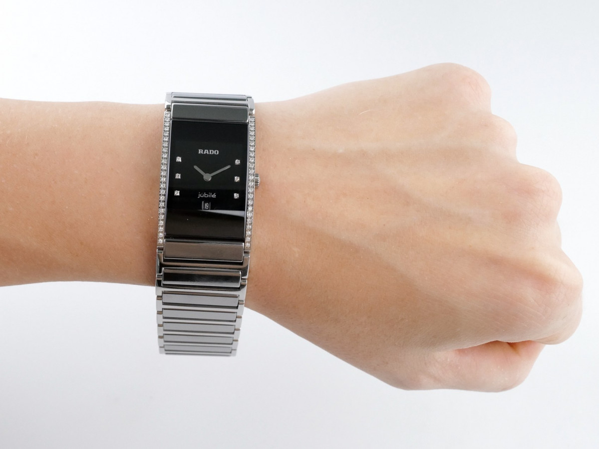 Швейцарський годинник Rado Integral Medium Diamond Dial