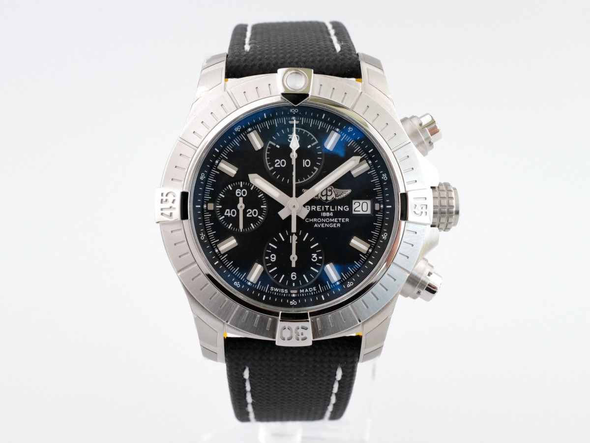 Швейцарские часы Breitling Avenger Chronograph 43 Black Strap Black Dial