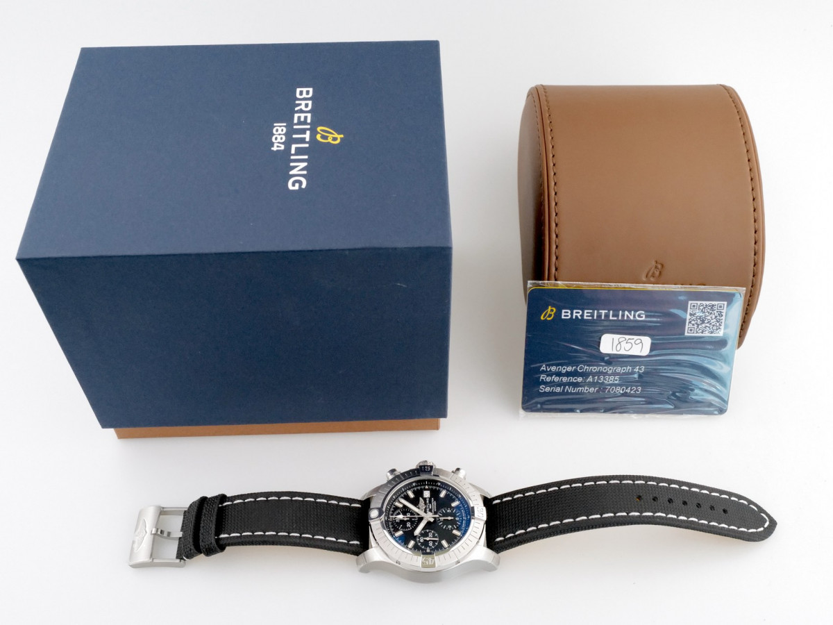 Швейцарские часы Breitling Avenger Chronograph 43 Black Strap Black Dial