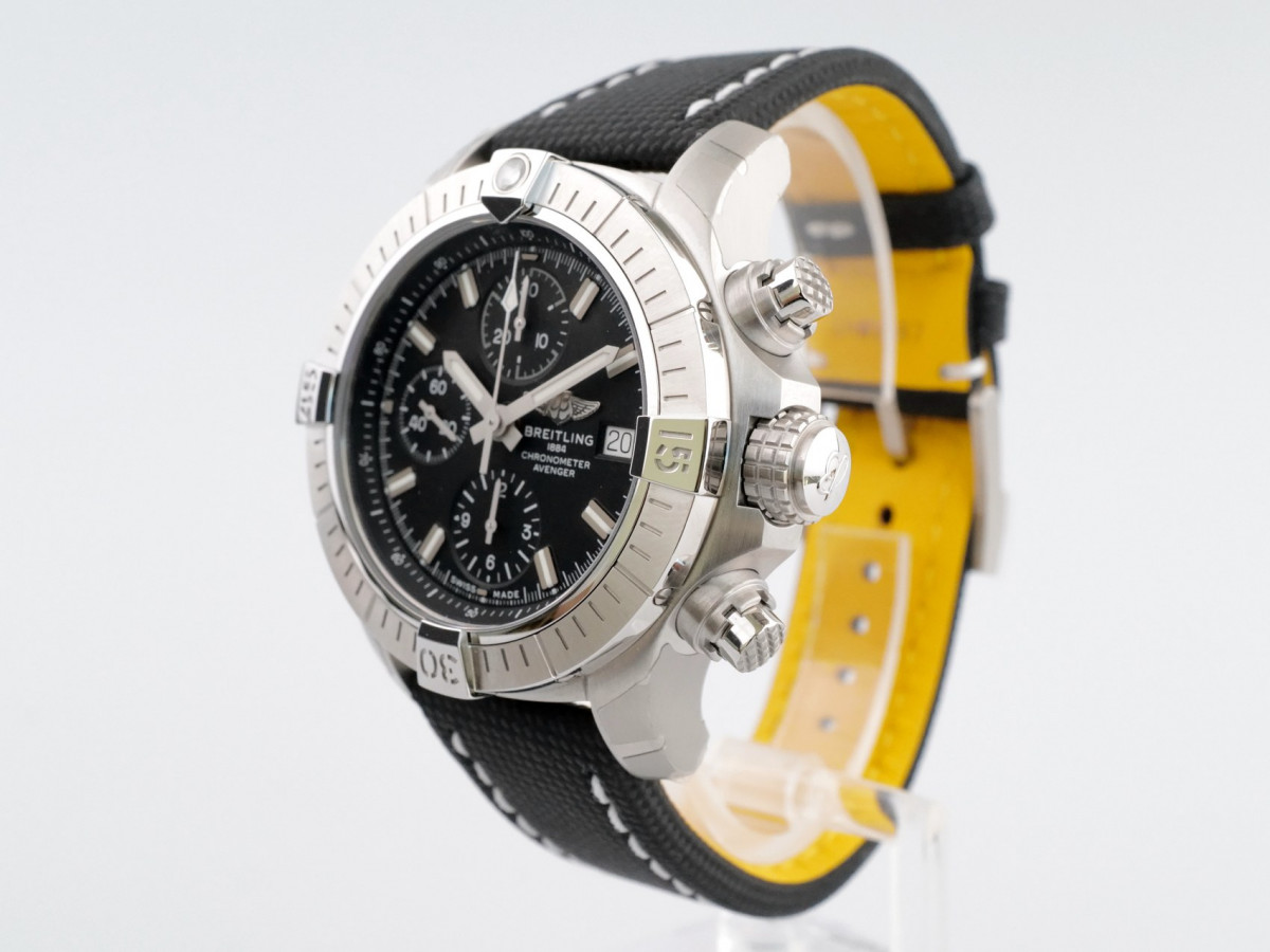 Швейцарские часы Breitling Avenger Chronograph 43 Black Strap Black Dial