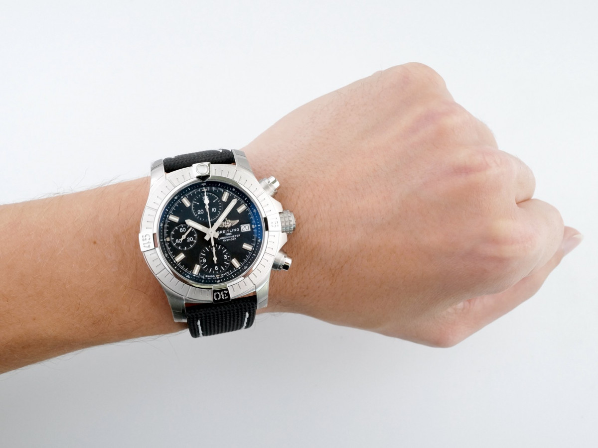 Швейцарские часы Breitling Avenger Chronograph 43 Black Strap Black Dial