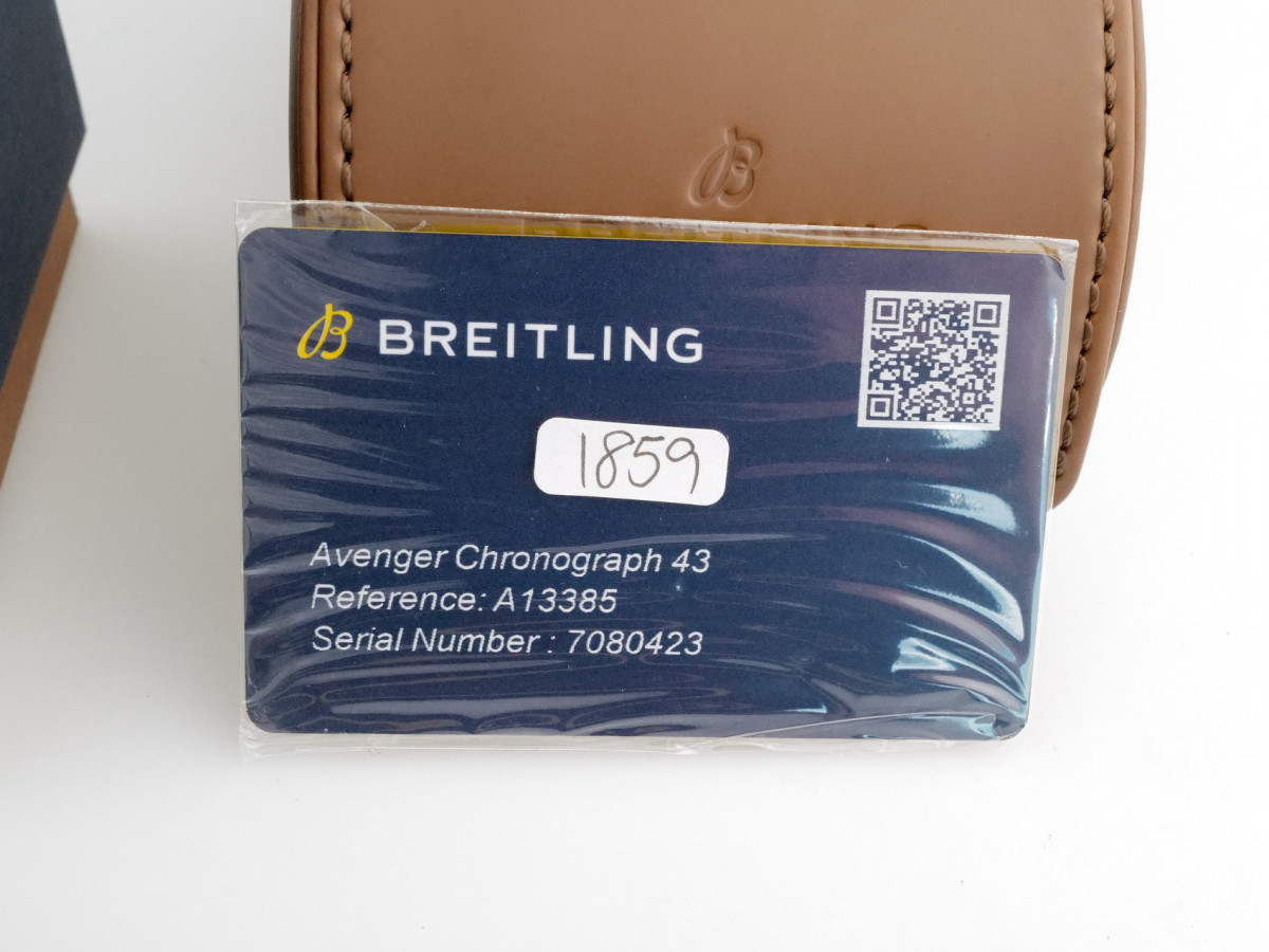 Швейцарские часы Breitling Avenger Chronograph 43 Black Strap Black Dial