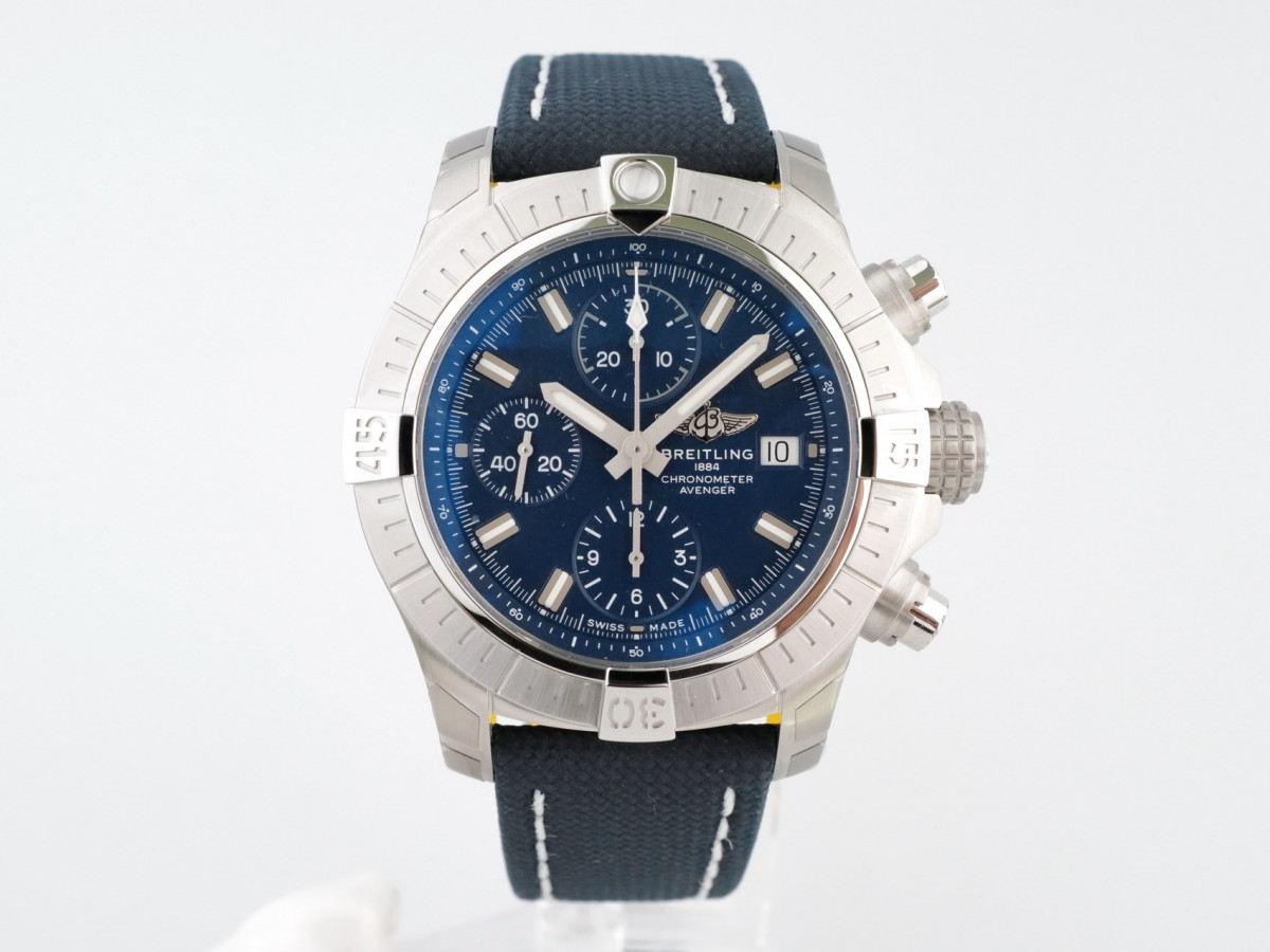 Швейцарський годинник Breitling Avenger Chronograph 43 Blue Strap Blue Dial