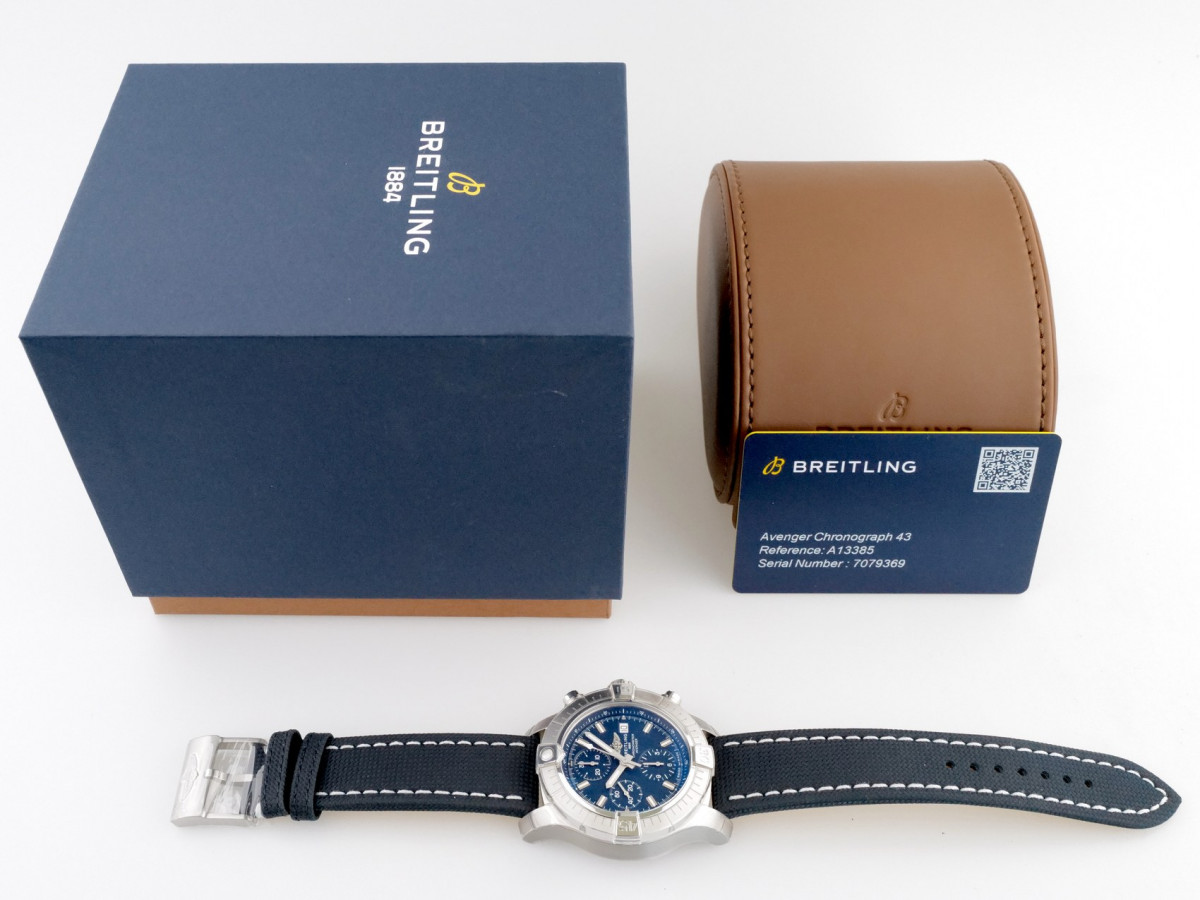 Швейцарський годинник Breitling Avenger Chronograph 43 Blue Strap Blue Dial