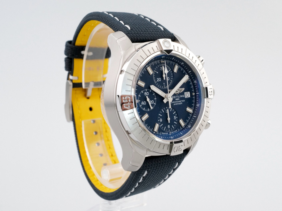 Швейцарський годинник Breitling Avenger Chronograph 43 Blue Strap Blue Dial