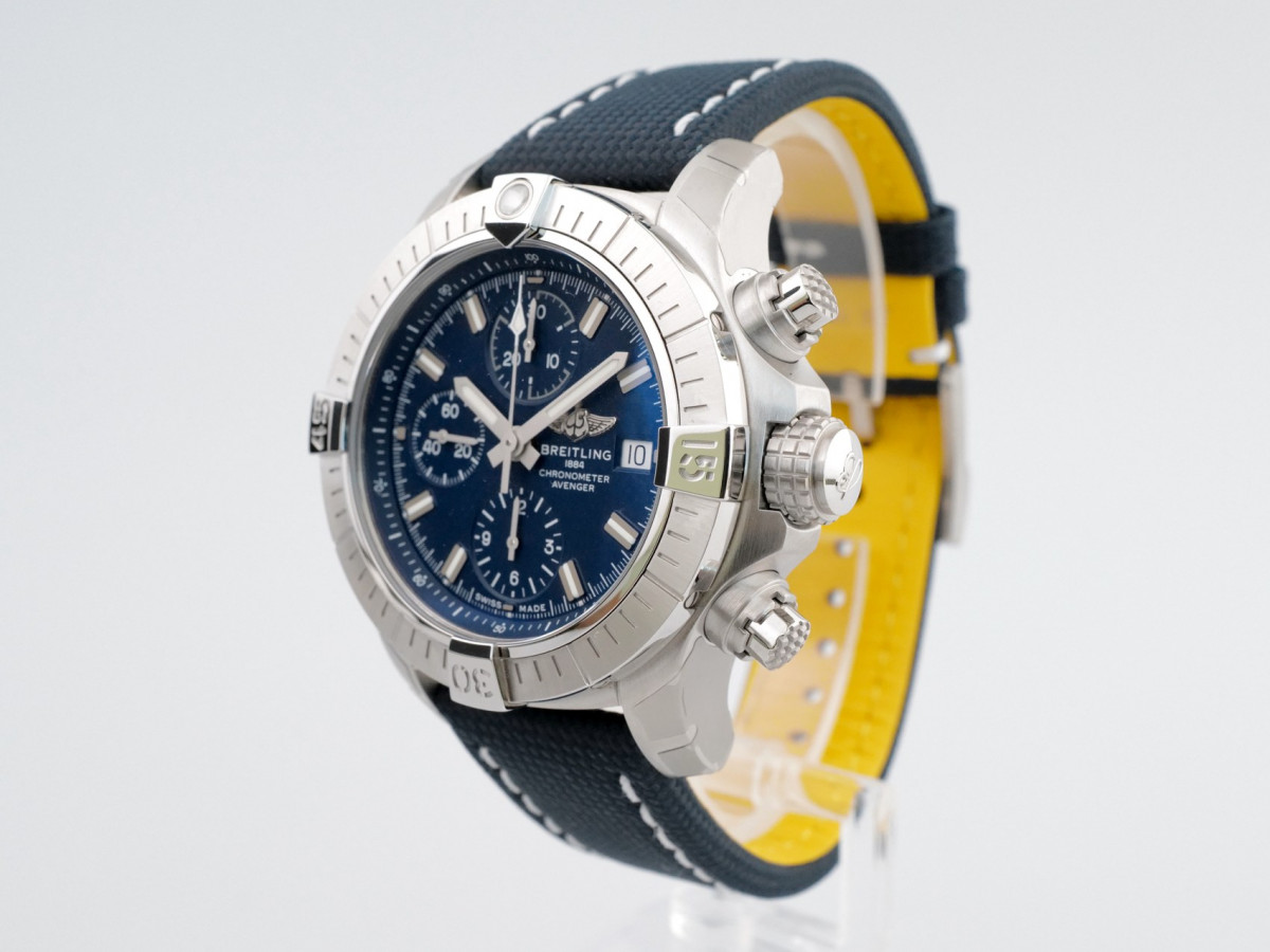 Швейцарський годинник Breitling Avenger Chronograph 43 Blue Strap Blue Dial