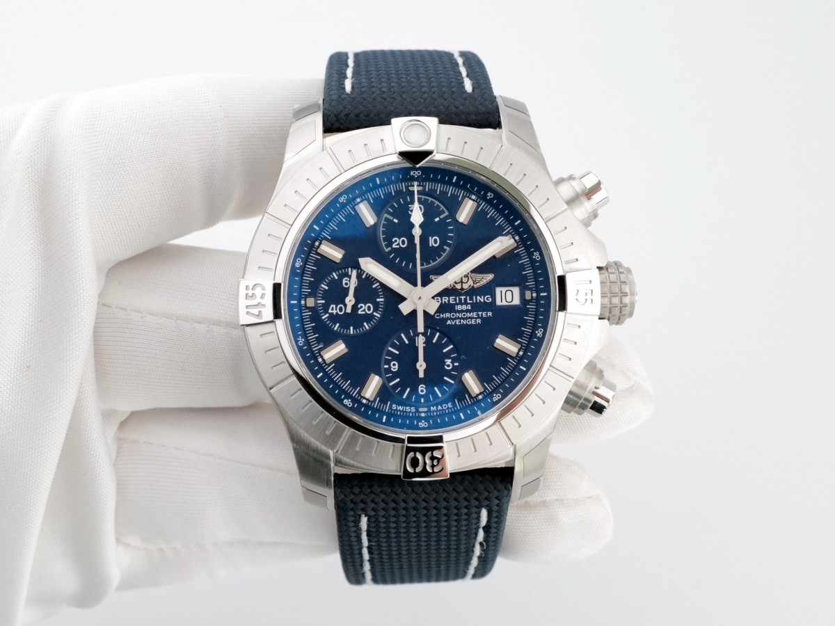 Швейцарський годинник Breitling Avenger Chronograph 43 Blue Strap Blue Dial