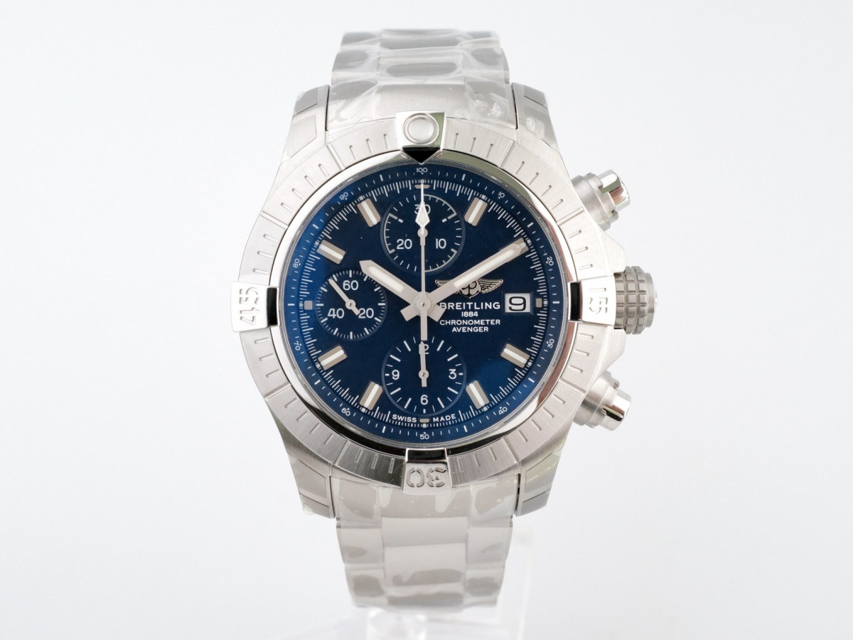Швейцарський годинник Breitling Avenger Chronograph 43 Stainless Steel Bracelet Blue Dial