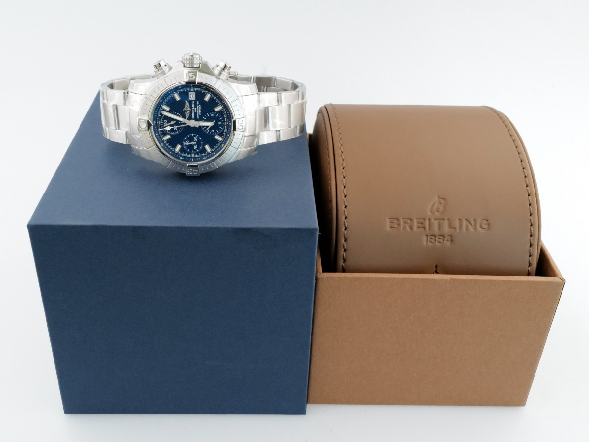 Швейцарський годинник Breitling Avenger Chronograph 43 Stainless Steel Bracelet Blue Dial