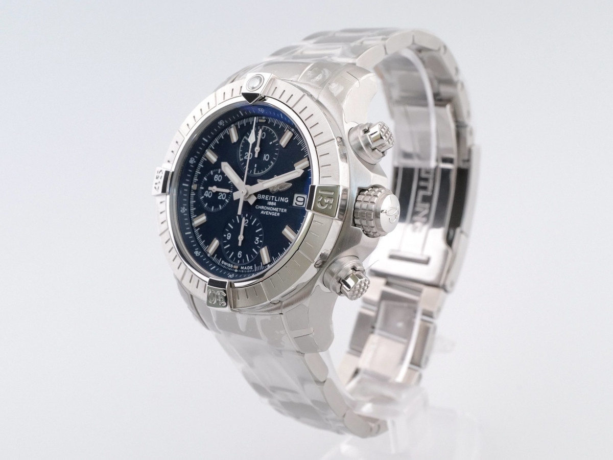 Швейцарський годинник Breitling Avenger Chronograph 43 Stainless Steel Bracelet Blue Dial