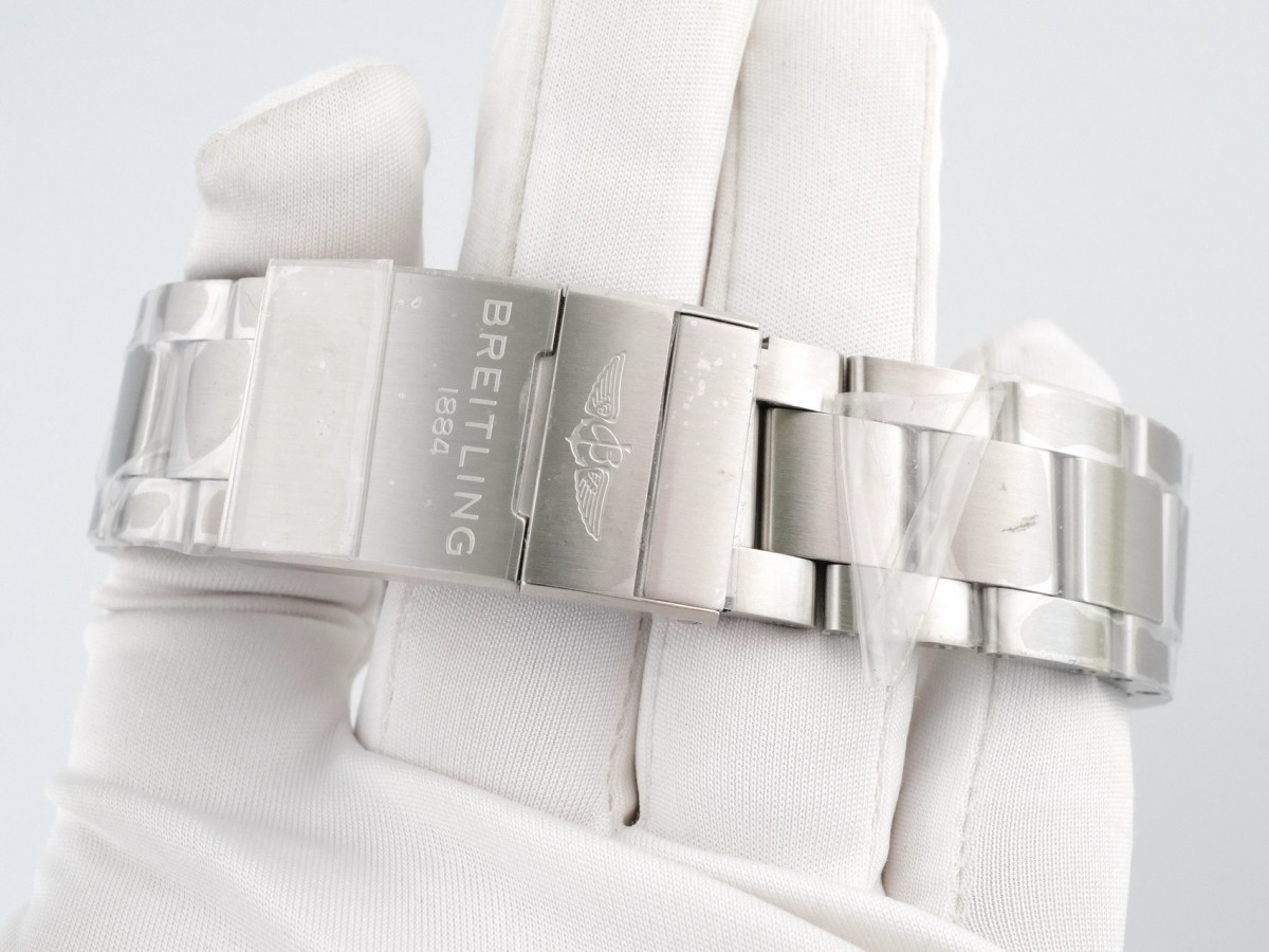 Швейцарський годинник Breitling Avenger Chronograph 43 Stainless Steel Bracelet Blue Dial