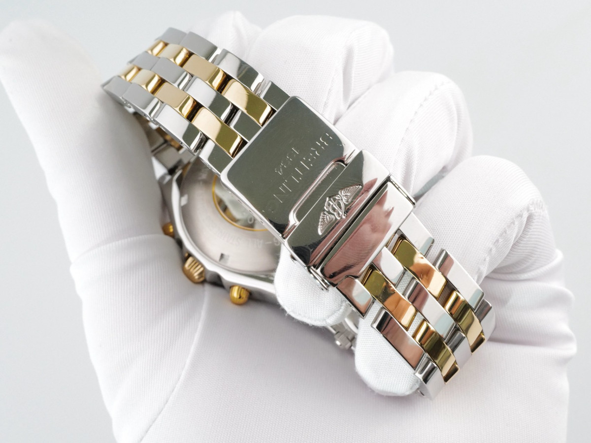 Швейцарський годинник Breitling Chronomat UTC