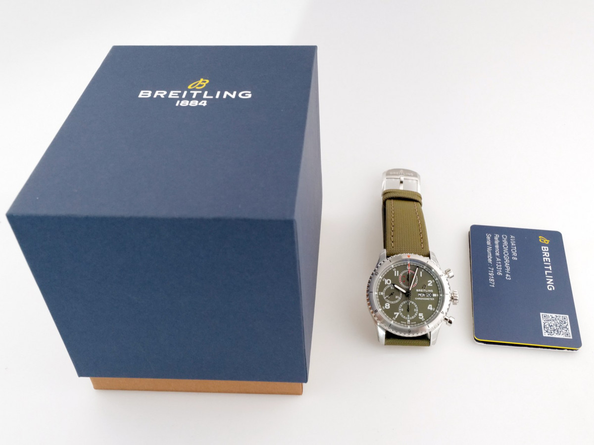 Швейцарський годинник Breitling Aviator 8 Chronograph 43 Curtiss Warhawk