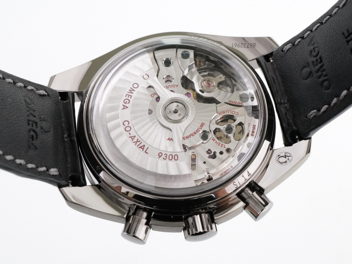 Швейцарские часы Omega Speedmaster Grey Side of the Moon Ceramic Chronograph