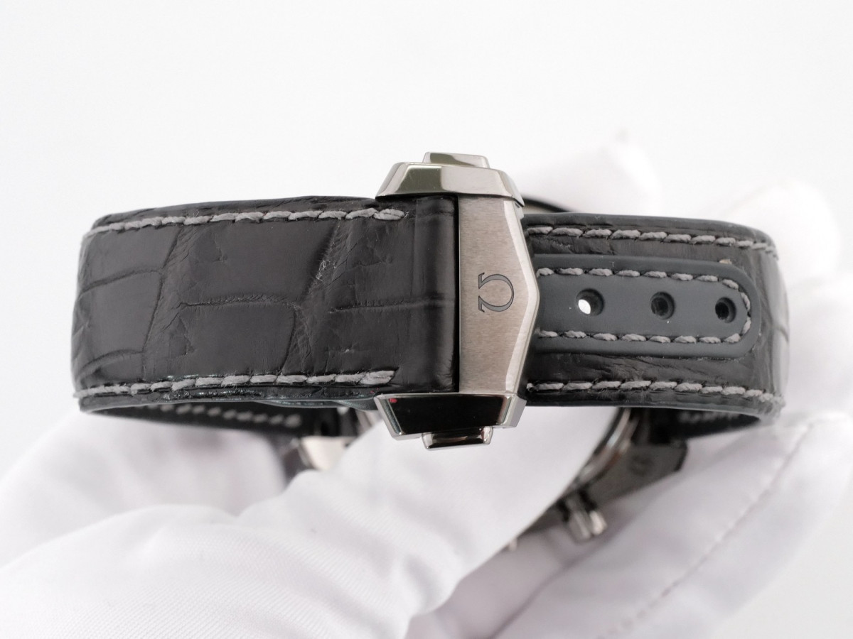 Швейцарские часы Omega Speedmaster Grey Side of the Moon Ceramic Chronograph