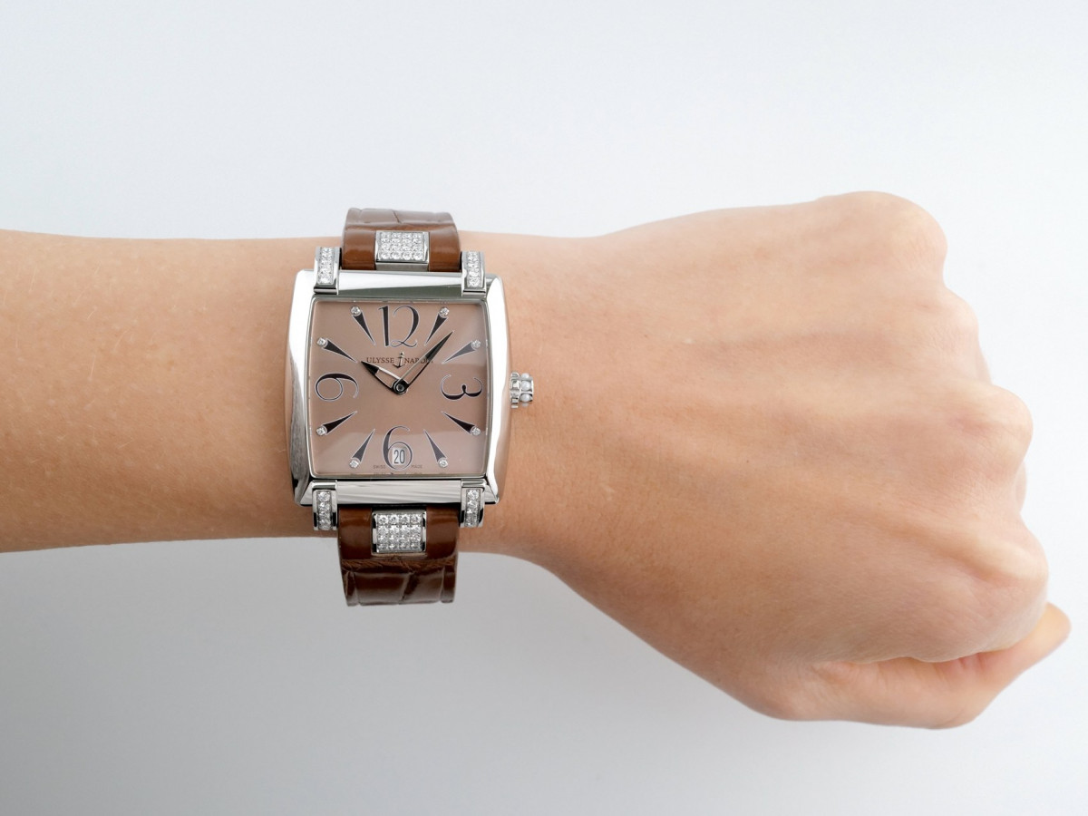 Швейцарские часы Ulysse Nardin Caprice Salmon Sunray Dial