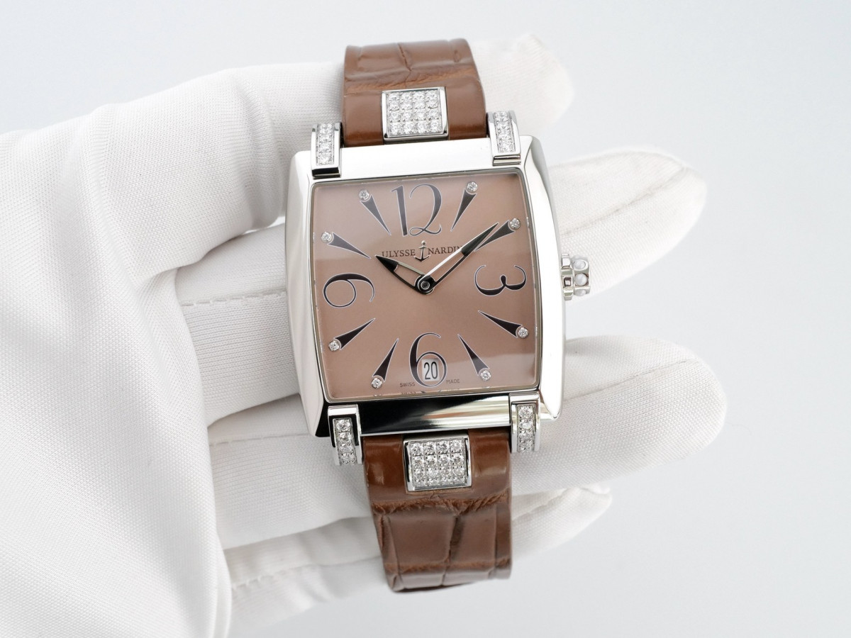 Швейцарские часы Ulysse Nardin Caprice Salmon Sunray Dial