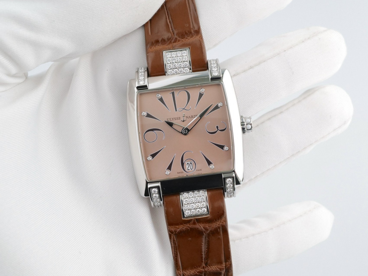 Швейцарские часы Ulysse Nardin Caprice Salmon Sunray Dial