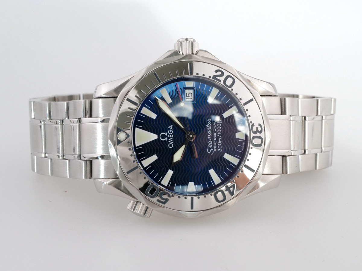 Швейцарские часы Omega Seamaster Professional 300m Electric Blue