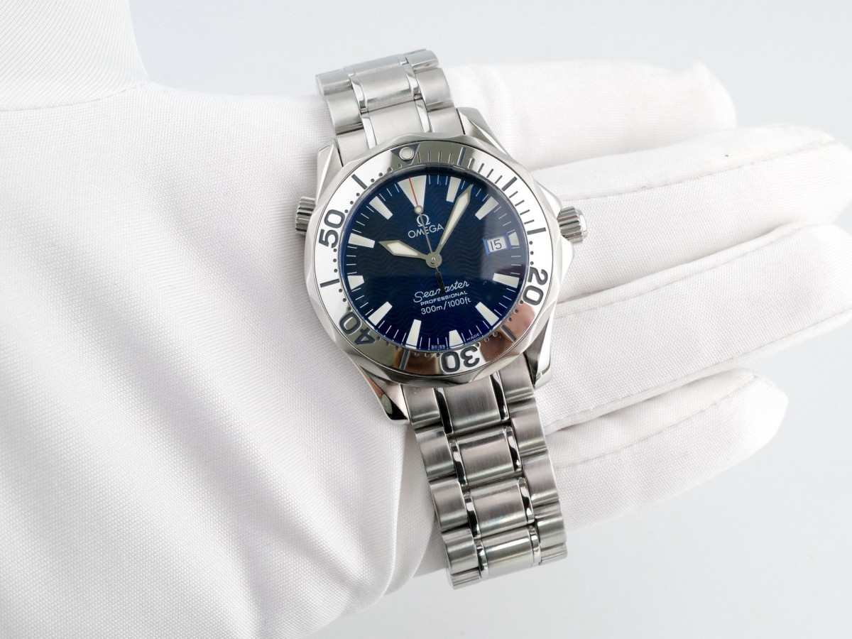 Швейцарские часы Omega Seamaster Professional 300m Electric Blue
