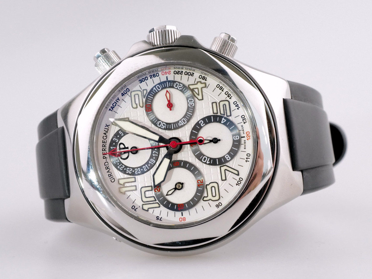 Швейцарський годинник Girard Perregaux Laureato Evo3 Chronograph