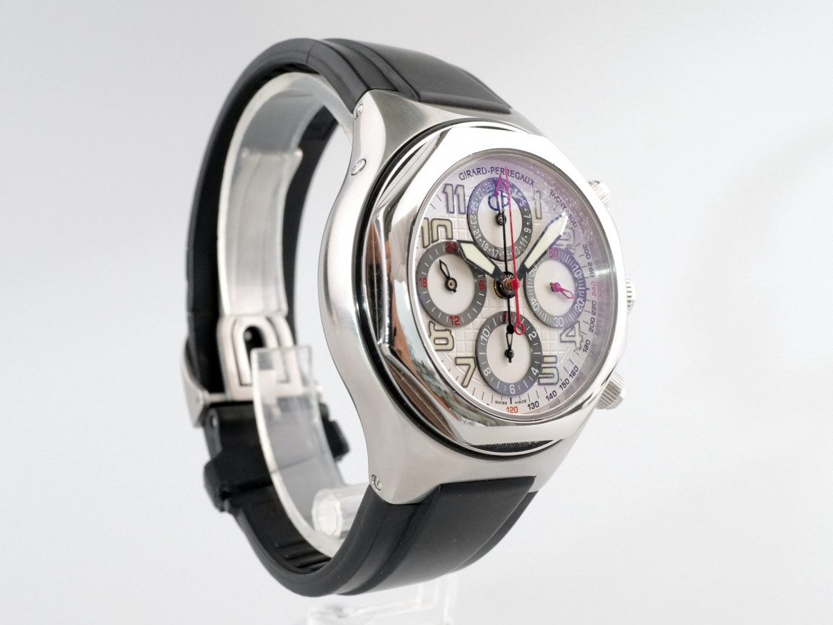 Швейцарський годинник Girard Perregaux Laureato Evo3 Chronograph