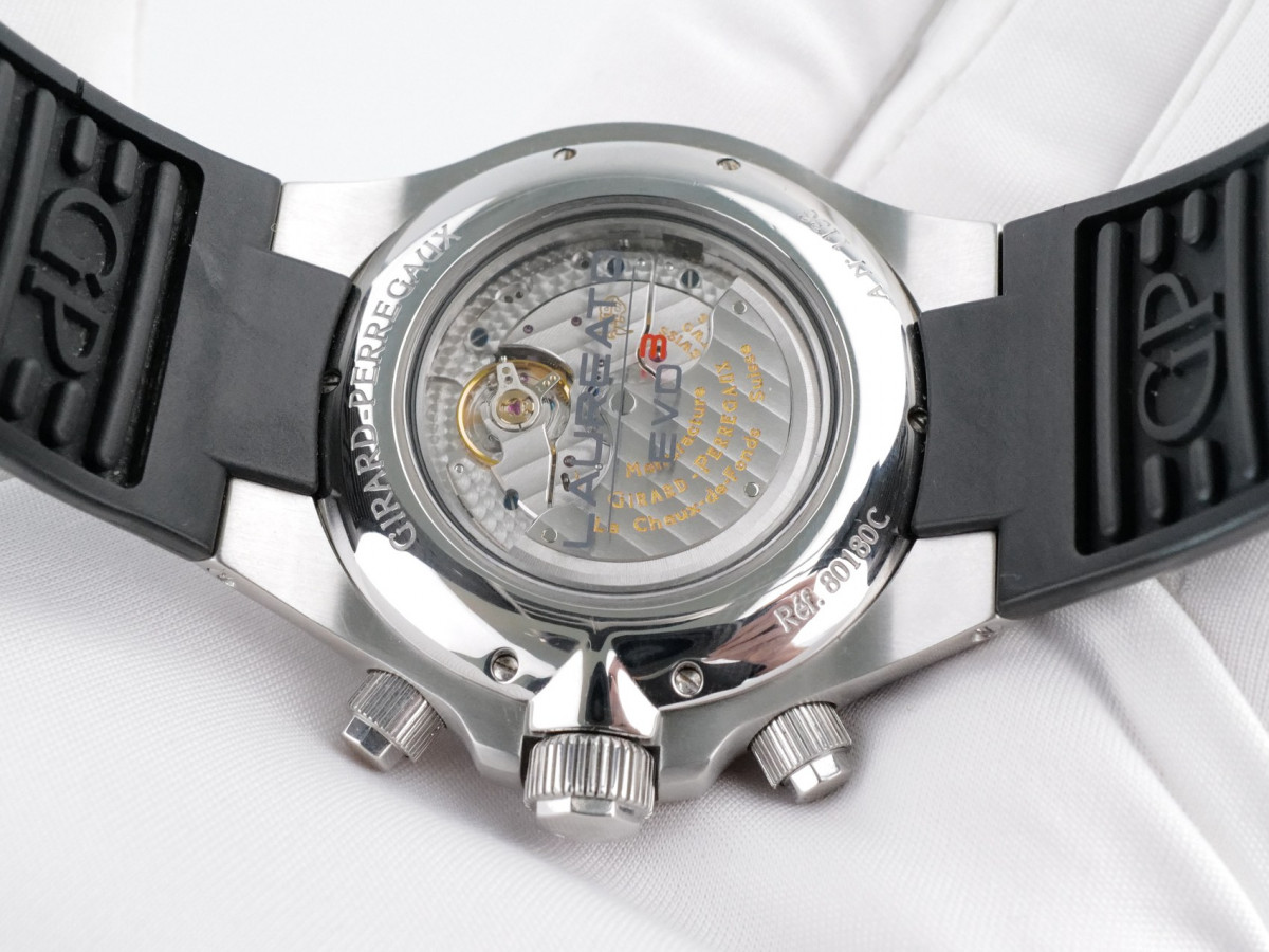 Швейцарський годинник Girard Perregaux Laureato Evo3 Chronograph