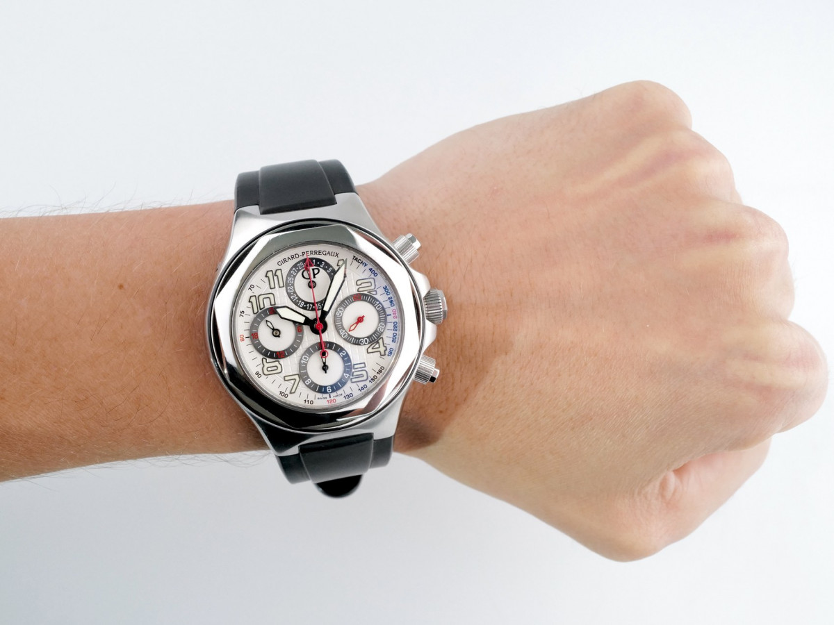 Швейцарський годинник Girard Perregaux Laureato Evo3 Chronograph