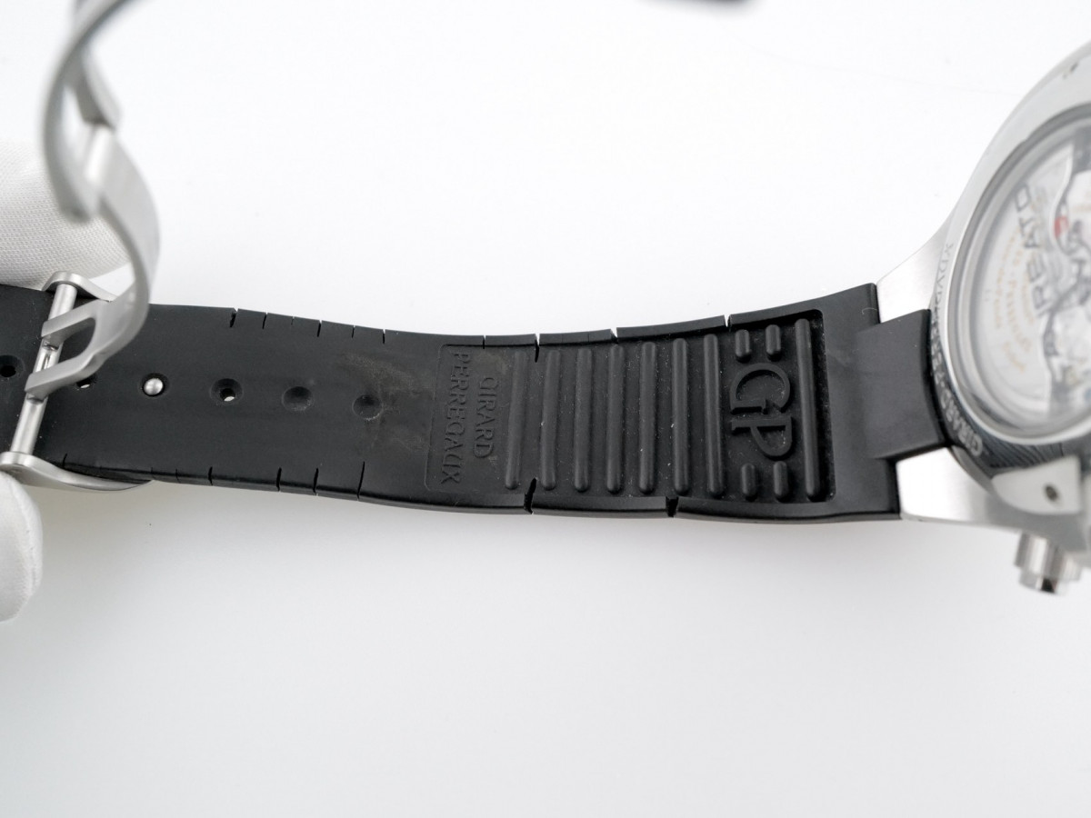 Швейцарський годинник Girard Perregaux Laureato Evo3 Chronograph